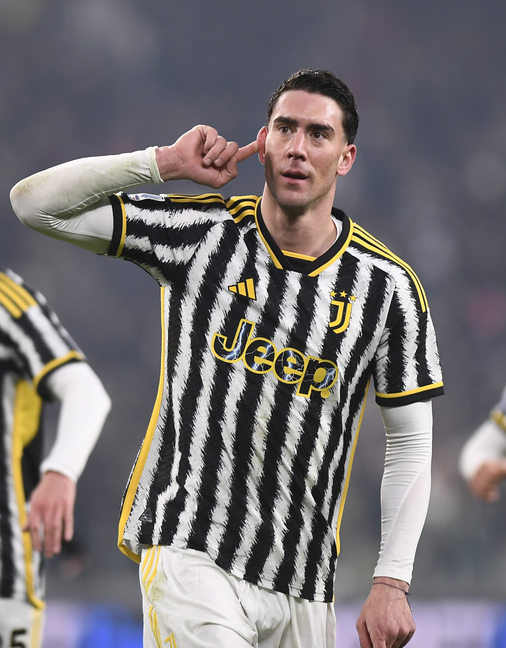 罗马诺：维尼修斯与切尔西的传闻不实，他完全专注于皇马