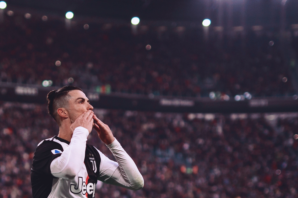 [足球之夜]韩鹏：助力小将腾飞